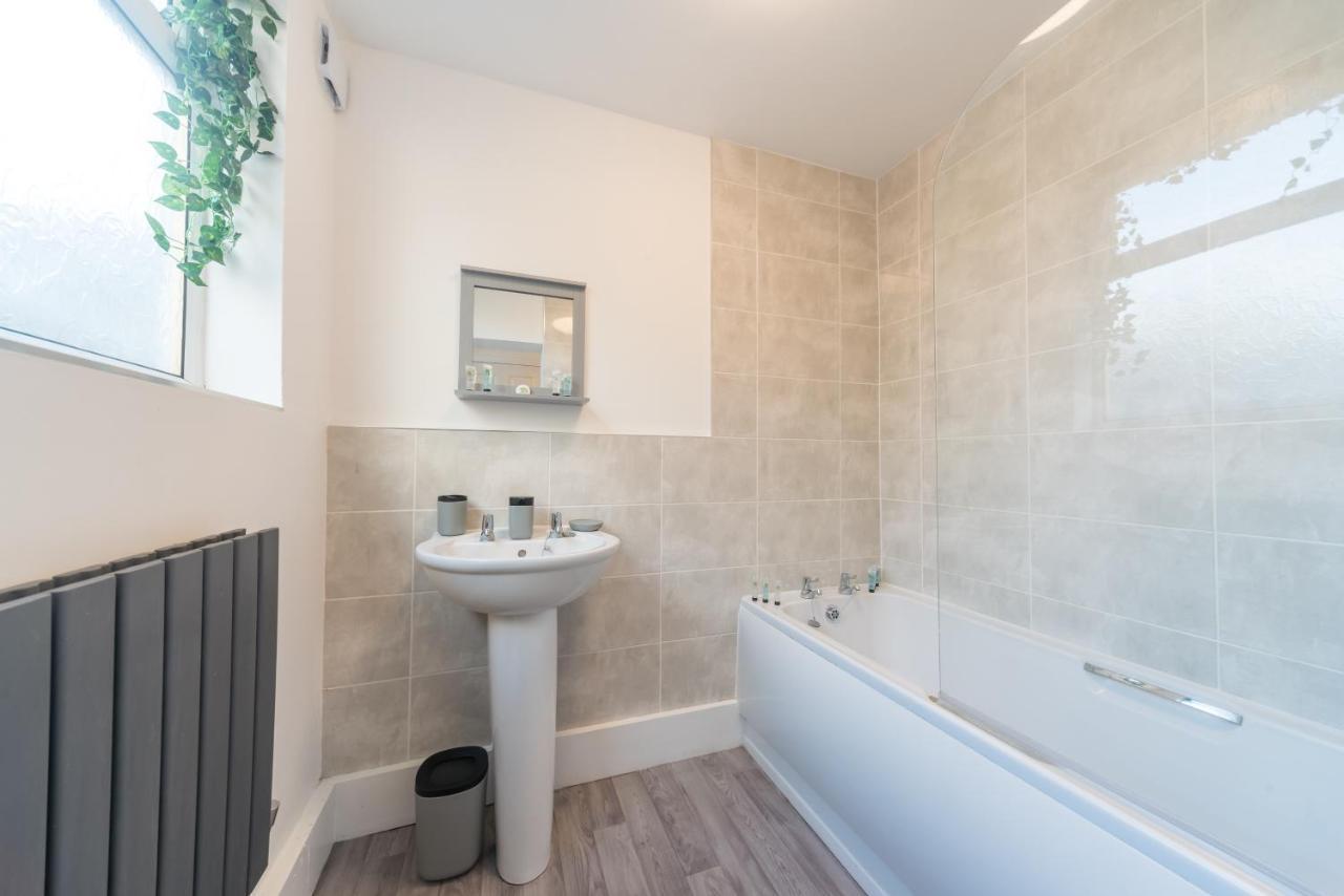 3 Bedroom Saks - 2 Living Area House In Newland Ave Hull Kingston upon Hull Ngoại thất bức ảnh