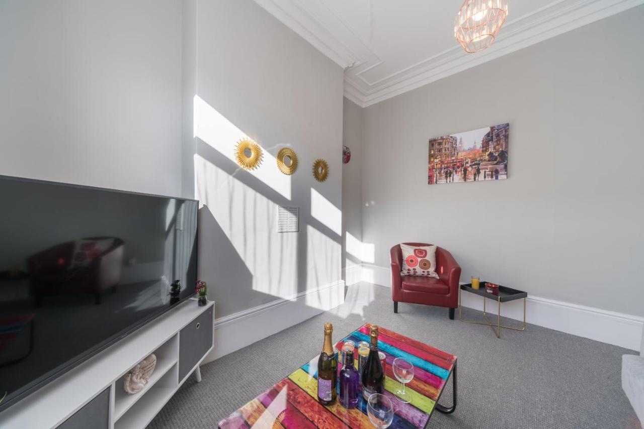 3 Bedroom Saks - 2 Living Area House In Newland Ave Hull Kingston upon Hull Ngoại thất bức ảnh