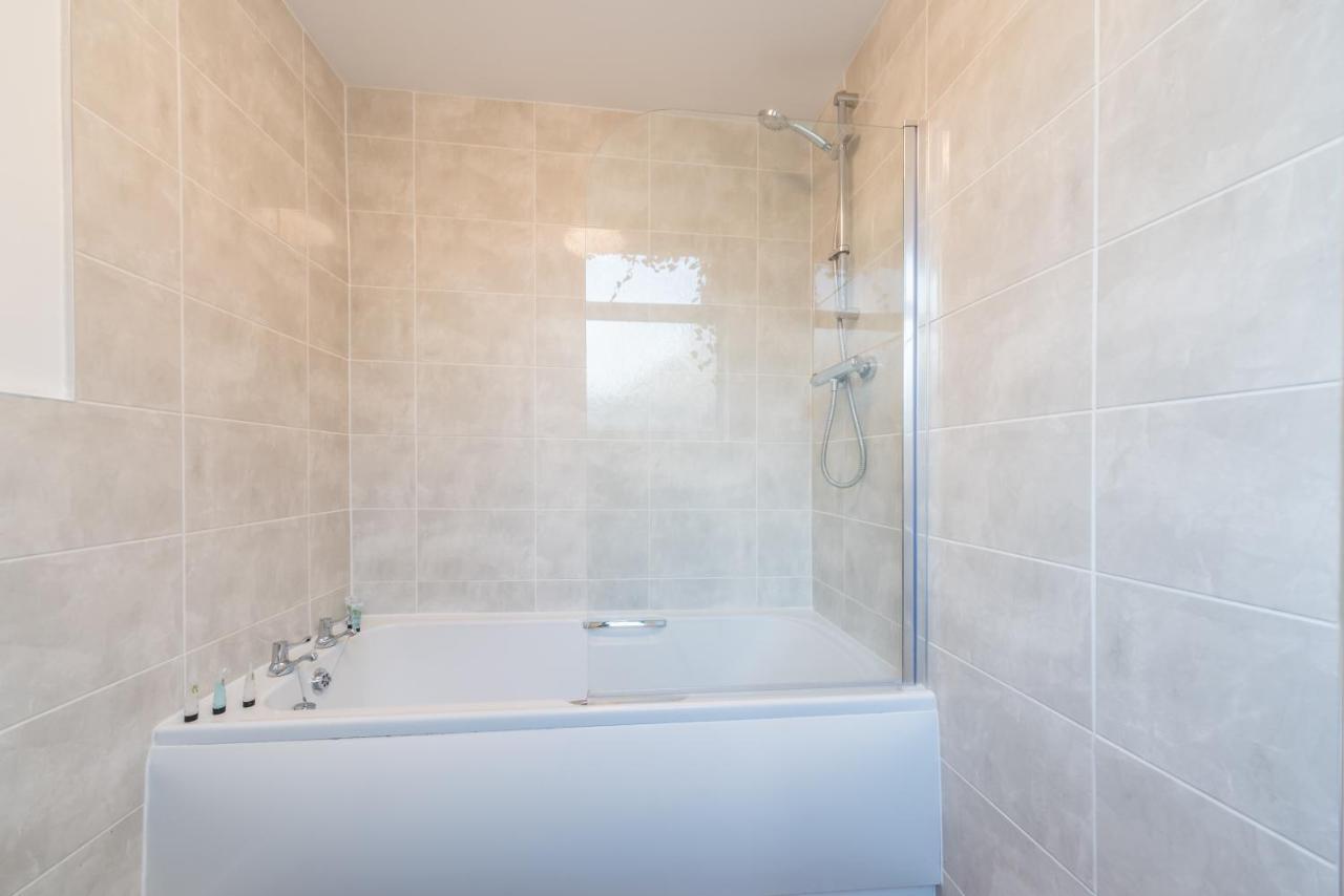 3 Bedroom Saks - 2 Living Area House In Newland Ave Hull Kingston upon Hull Ngoại thất bức ảnh