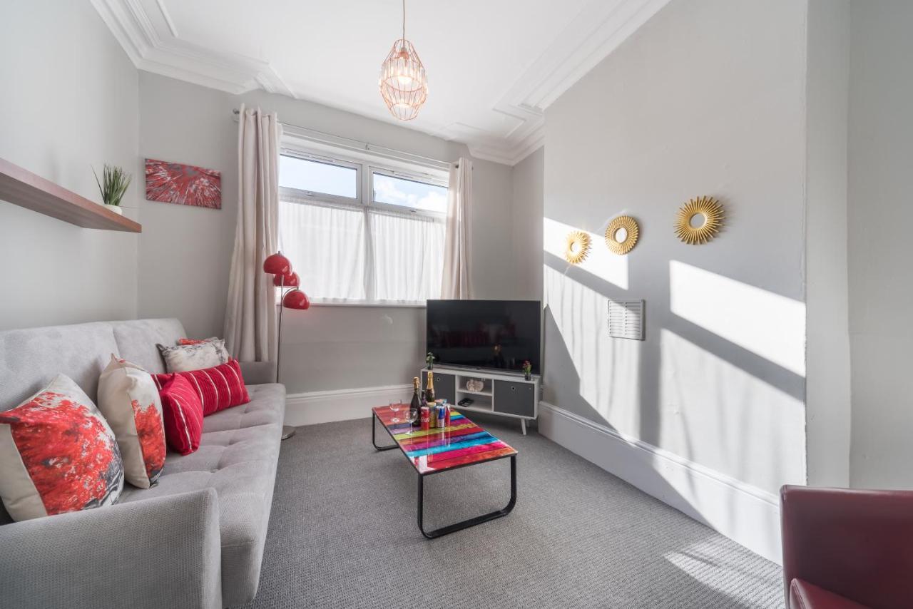 3 Bedroom Saks - 2 Living Area House In Newland Ave Hull Kingston upon Hull Ngoại thất bức ảnh